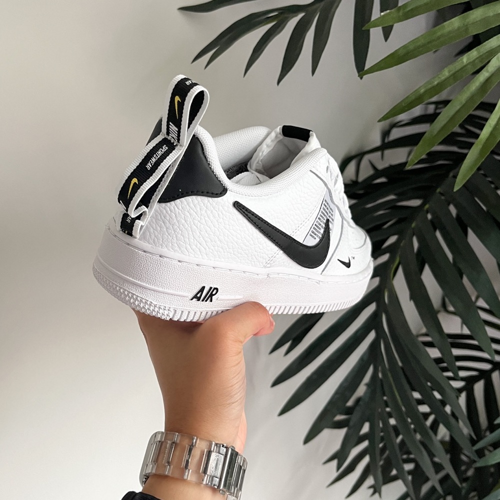 Air Force 1 - Picture 4 of 9
